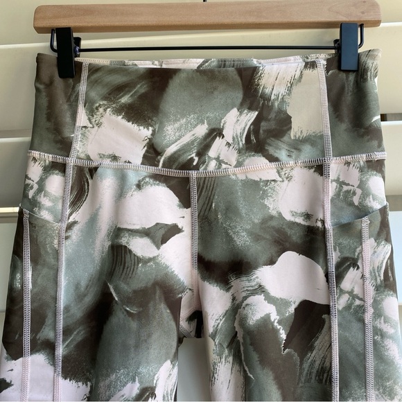 Athleta Camouflage Print Capris - Picture 1 of 1